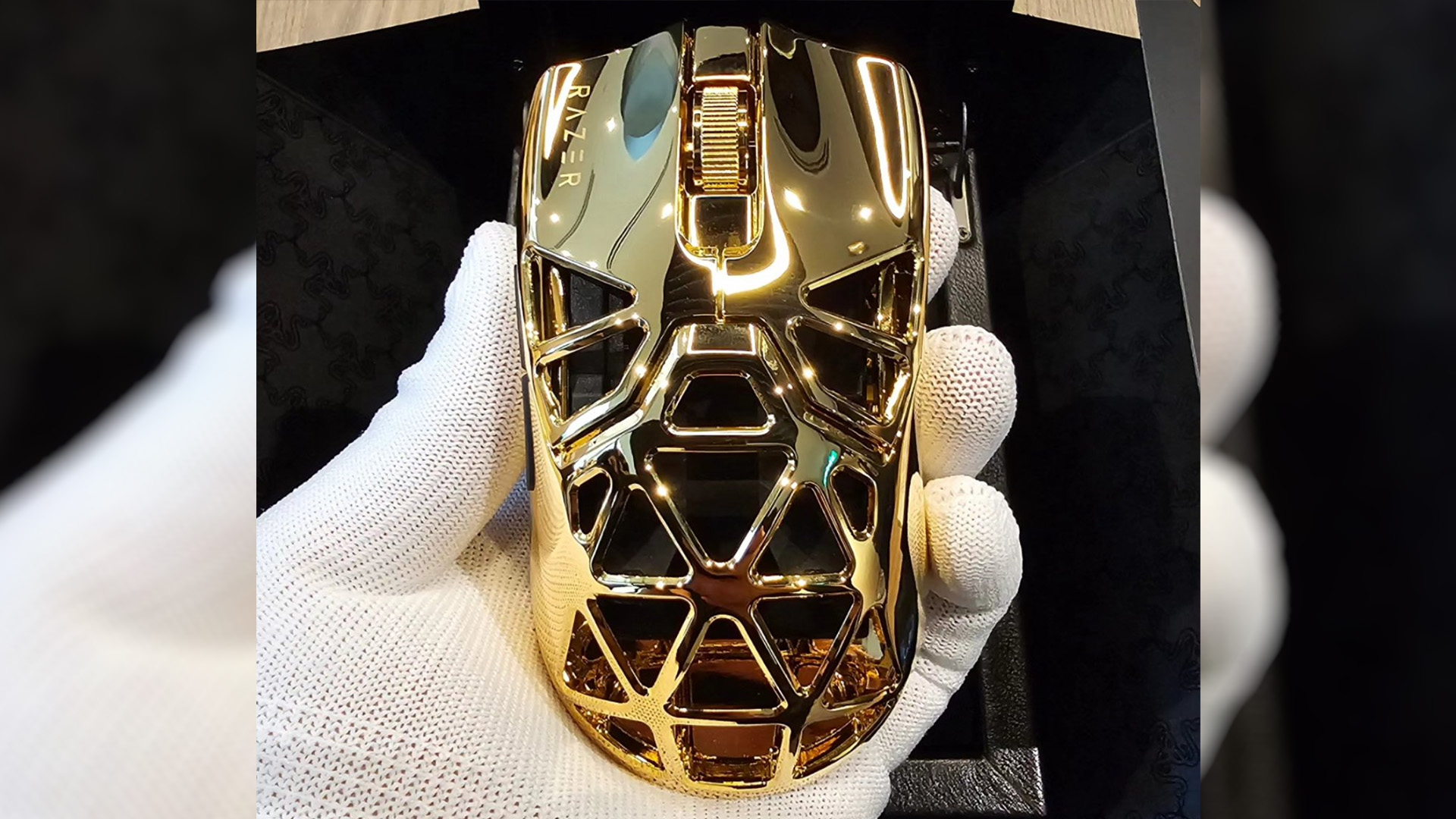 This 24 karat gold Razer gaming mouse is giving off major Scrooge