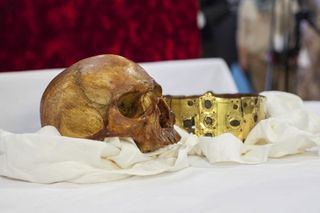 Scull and Crown of Saint Erik