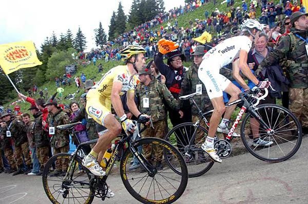 Gilberto Simoni (Saunier Duval-Prodir) pumps it.