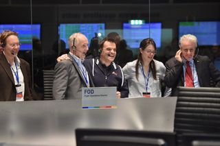 Rosetta Mission Crew Observes Philae Touchdown