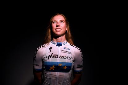 Lorena Wiebes in European champion jersey looking skywards