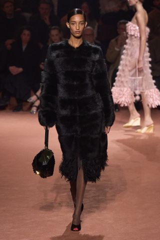 A Fendi model walks the fall/winter 2025 runway.