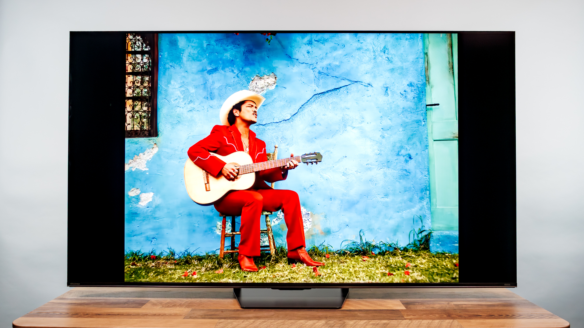 Hisense U7SG ULED Mini-LED Google TV on a desk