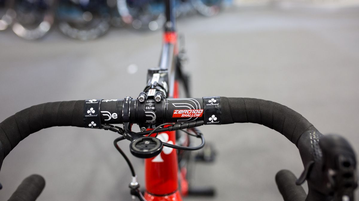 Completing Swift's cockpit are a set of 42mm Deda Zero 100 Shallow Bars