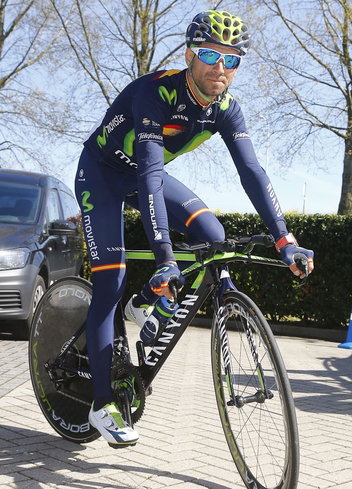 Alejandro Valverde tests out his time trial bike.