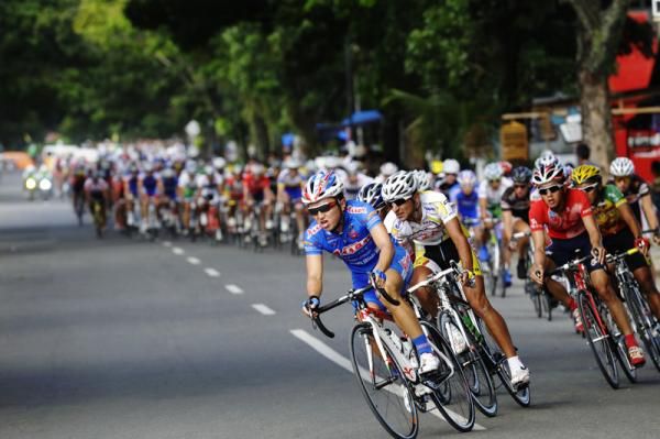 Riders cruised circuit course of Padang