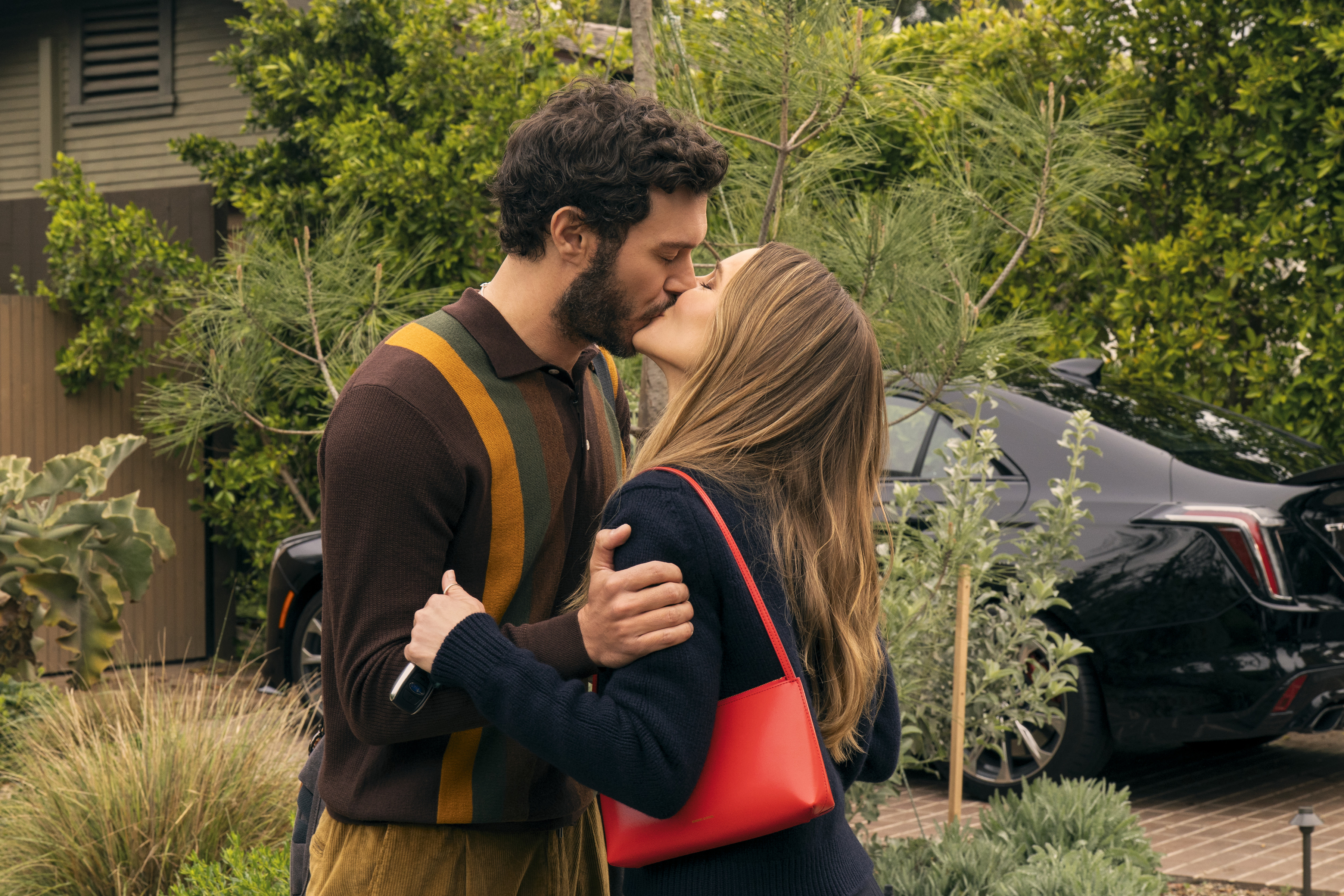 adam brody and kristen bell kiss in nobody wants this season 2