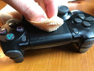 How to clean DualShock 4 Trackpad