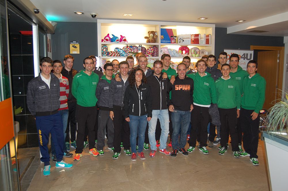 Team Rotor and Spiuk representatives meet the team