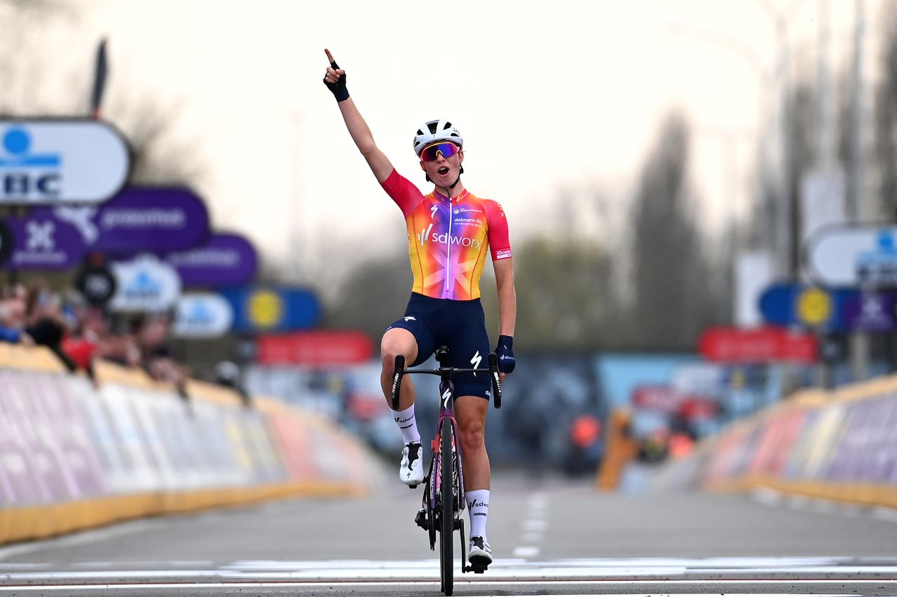 Demi Vollering wins Dwars door Vlaanderen