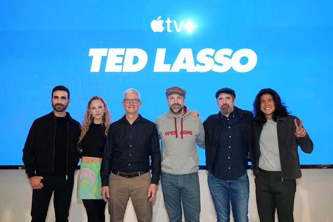 At a Q&amp;A for Apple TV Plus&rsquo;s Ted Lasso at The Grove Apple Store in Los Angeles (l. to r.): Brett Goldstein, Juno Temple, Apple CEO Tim Cook, Jason Sudeikis, Brendan Hunt and Cristo Fernandez.