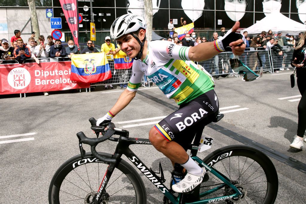 BARCELONA SPAIN MARCH 27 Sergio Andres Higuita Garcia of Colombia and Team Bora Hansgrohe green leader jersey competes during the 101st Volta Ciclista a Catalunya 2022 Stage 7 a 1387km stage from Barcelona to Barcelona VoltaCatalunya101 WorldTour on March 27 2022 in Barcelona Spain Photo by Gonzalo Arroyo MorenoGetty Images