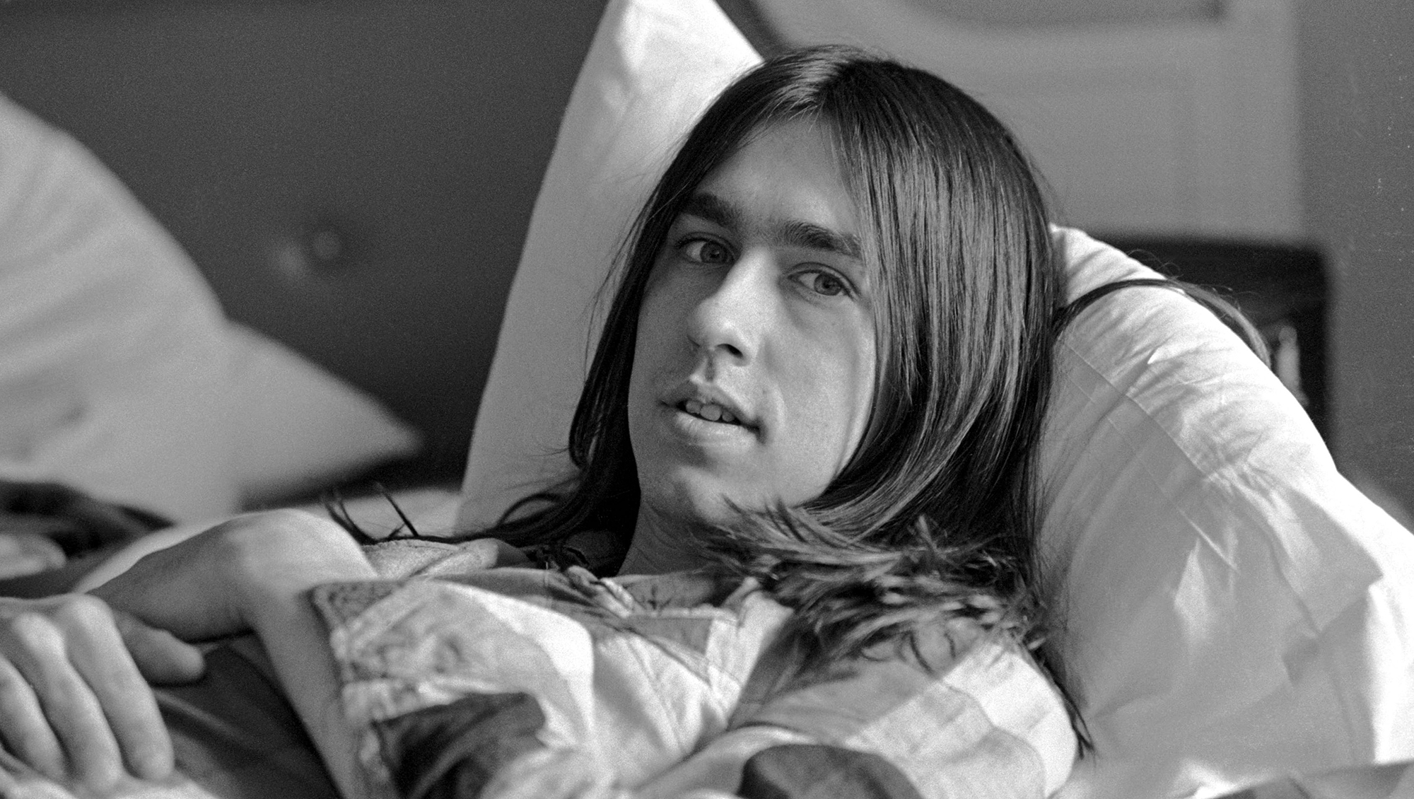 The band paid tribute to its singer, whose distinctive high-register vocals helped define albums including Pampered Menial and At the Sound of the Bell.