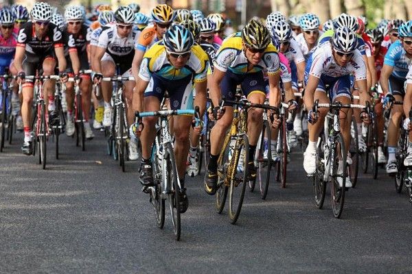 Astana teammates Yaroslav Popovych and Lance Armstrong.