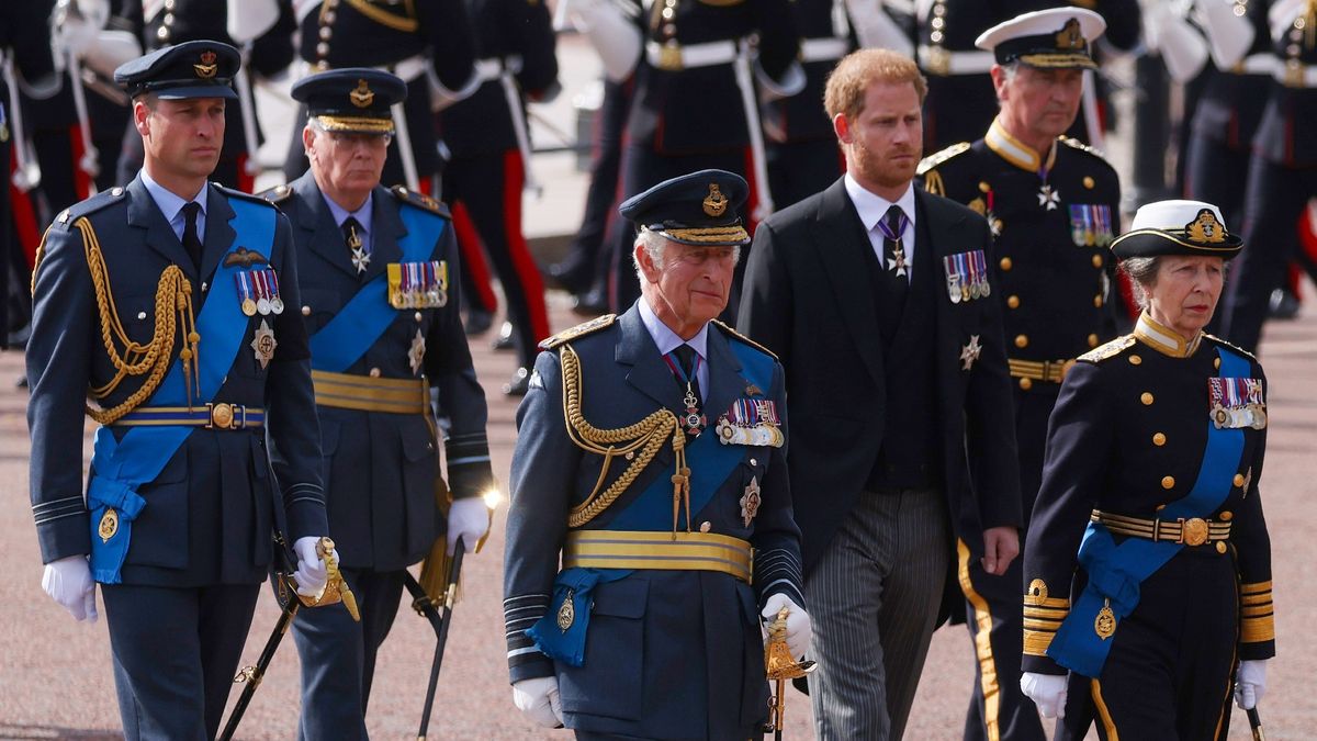 Prince William Tells Mourner That Walking Behind the Queen’s Coffin ...