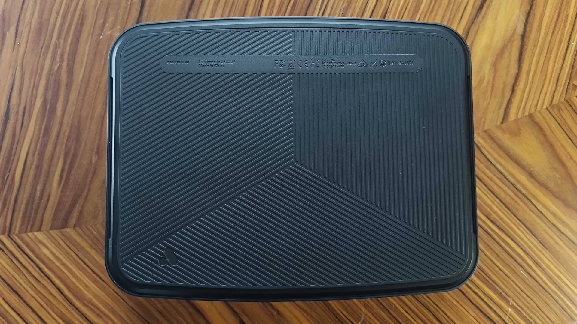 Bottom side of Analogue 3D rubber pad on woodgrain table.