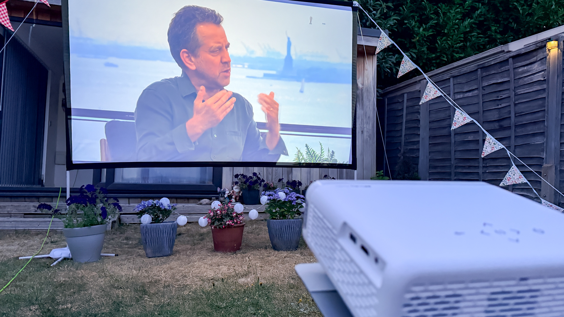 Aurzen Roku TV Smart Projector (England v Norway, World Cup 2026)