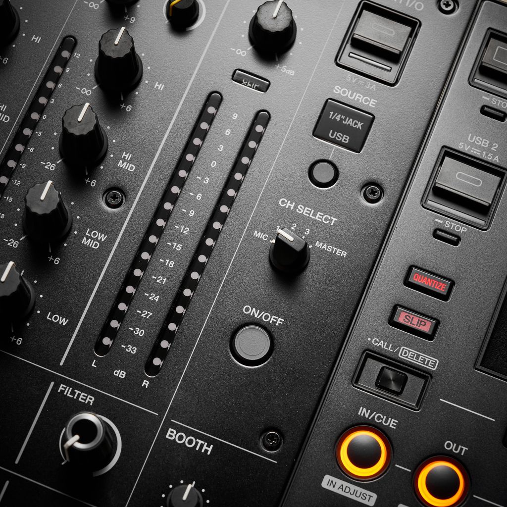 AlphaTheta DJM-V5