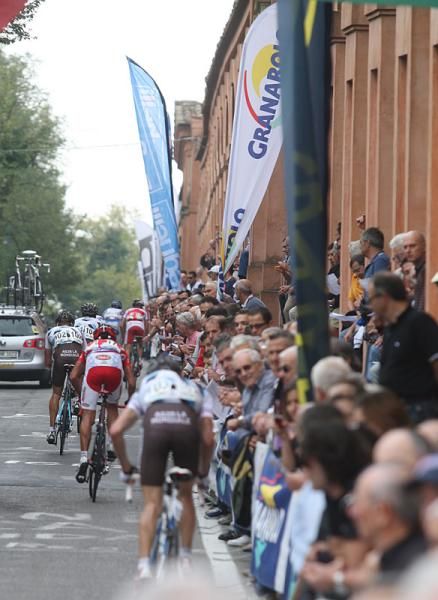 Riders struggle up the San Luca