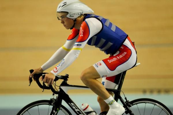 Rohan Dennis keeps cool before his pursuit final.