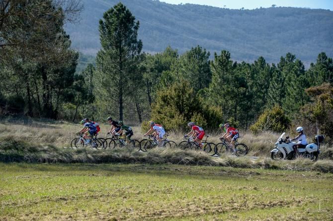 The early break in action during stage 6 at Paris-Nice