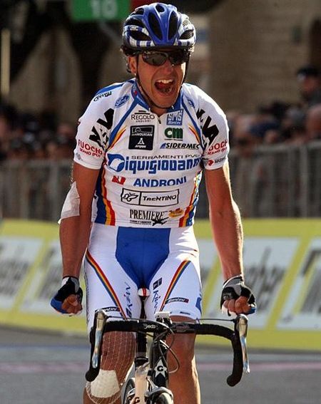 Raffaele Illiano (Serramenti PVC Diquigiovanni-Androni Giocattoli), 31, takes his first win after four years of trying.