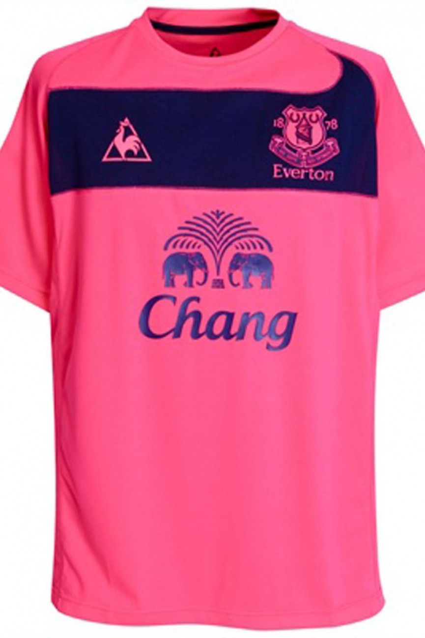 50-worst-football-kits-ever-20-1556697300-w1VB-column-width-inline