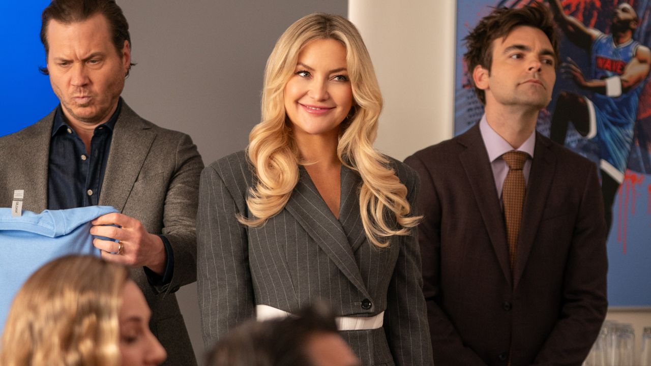 Kate Hudson on set during running point wearing a power suit