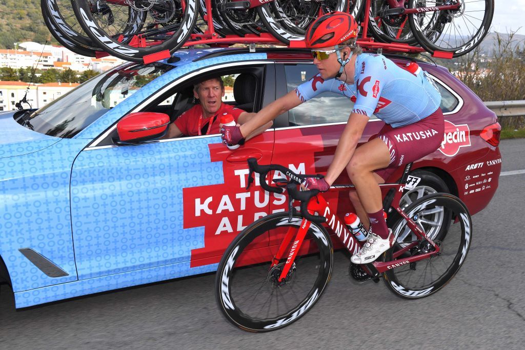 Sports director Dirk Demol offers his Katusha-Alpecin rider Mads Würtz Schmidt a bottle and some advice on stage 1 of the 2019 Volta ao Algarve