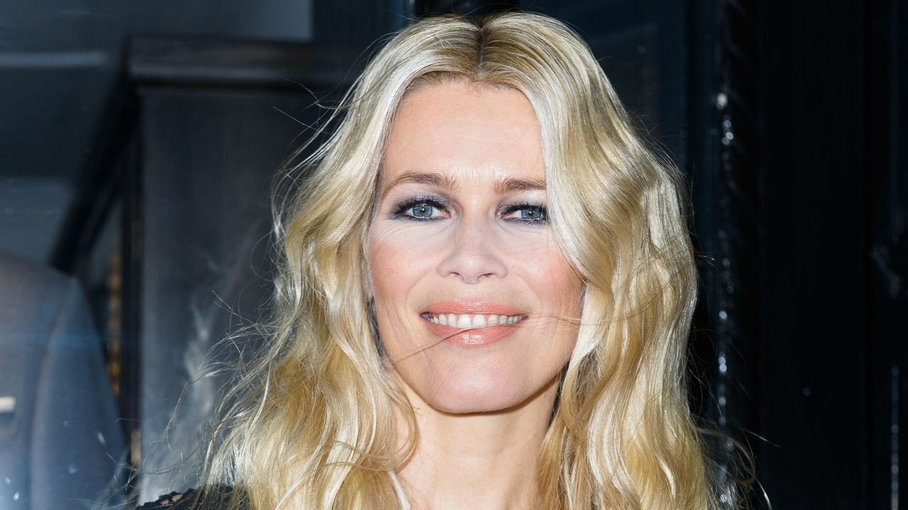 Claudia Schiffer headshot