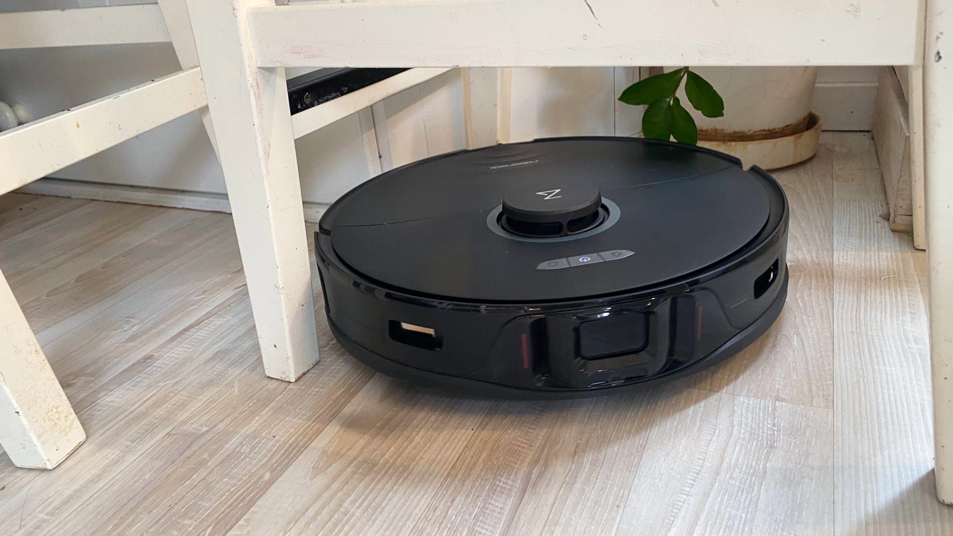 Roborock Pro S8 Ultra i köksmiljö