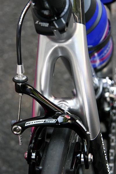 The top tube blends seamlessly with the rear stays.