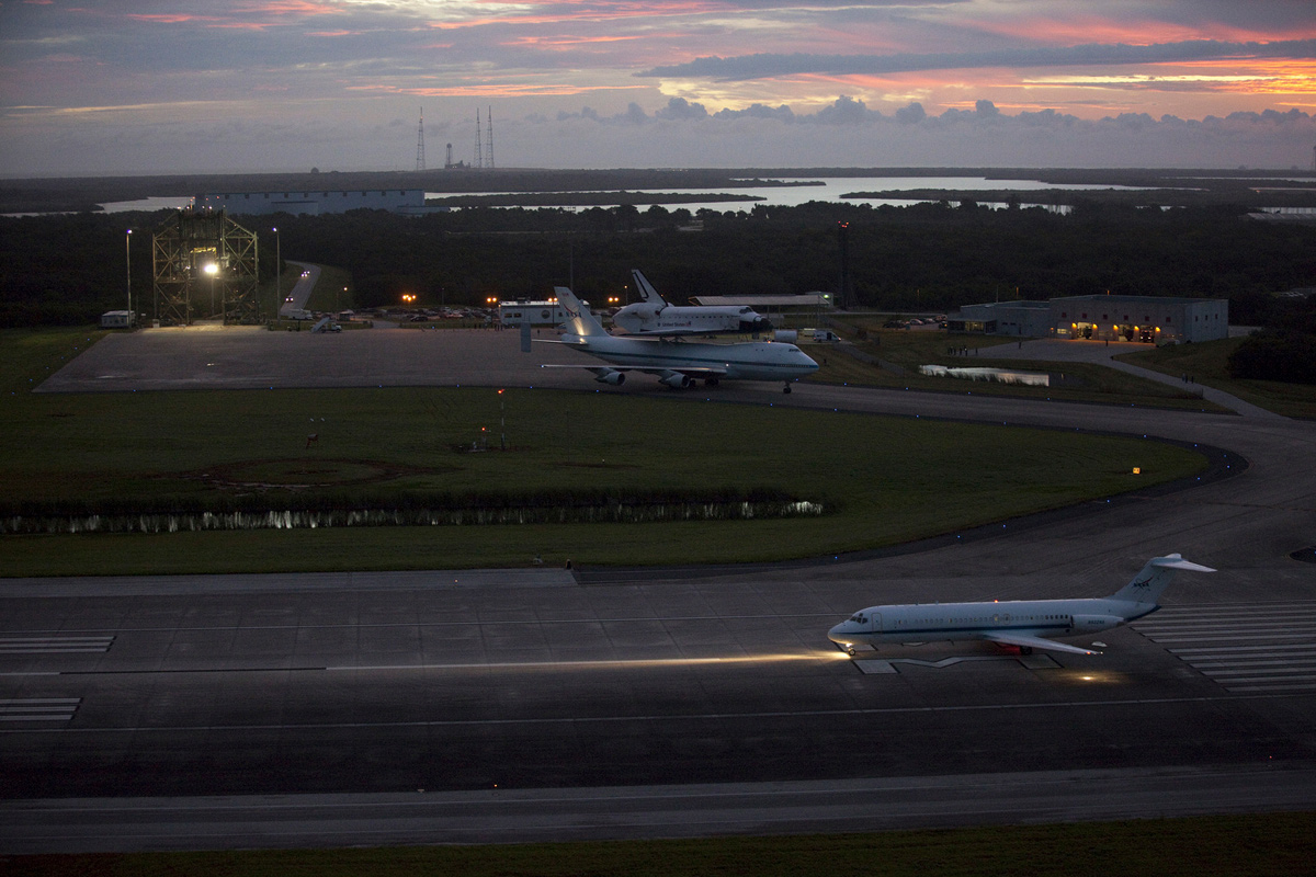 Endeavour Taxis to Runway atop Shuttle Carrier Aircraft