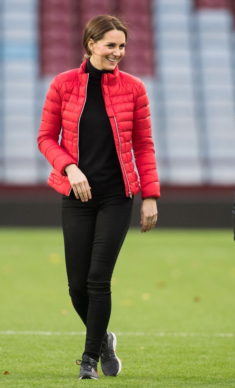 Outerwear, Fashion, Footwear, Jacket, Grass, Shoe, Street fashion, Blazer, Player, Style,