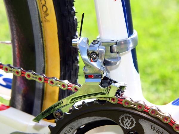 Like many pros, Katie Compton (Planet Bike-Stevens Bikes) prefers the stiffer steel cage option for the SRAM Red front derailleur.
