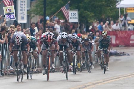 Ben Kersten (Fly V Australia) powers to the line to win ahead of new US crit champ John Murphy (OUCH).