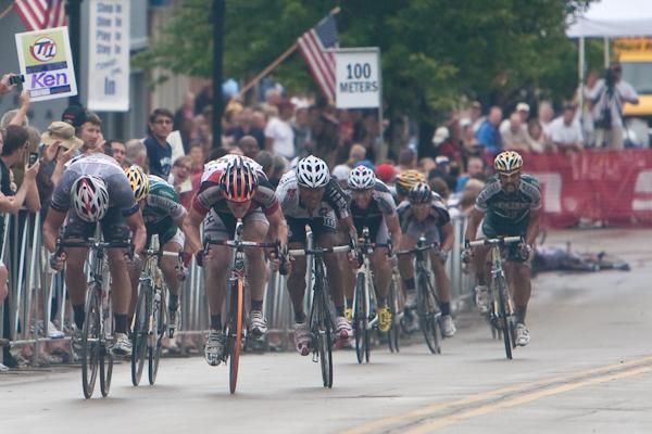 Ben Kersten (Fly V Australia) powers to the line to win ahead of new US crit champ John Murphy (OUCH).