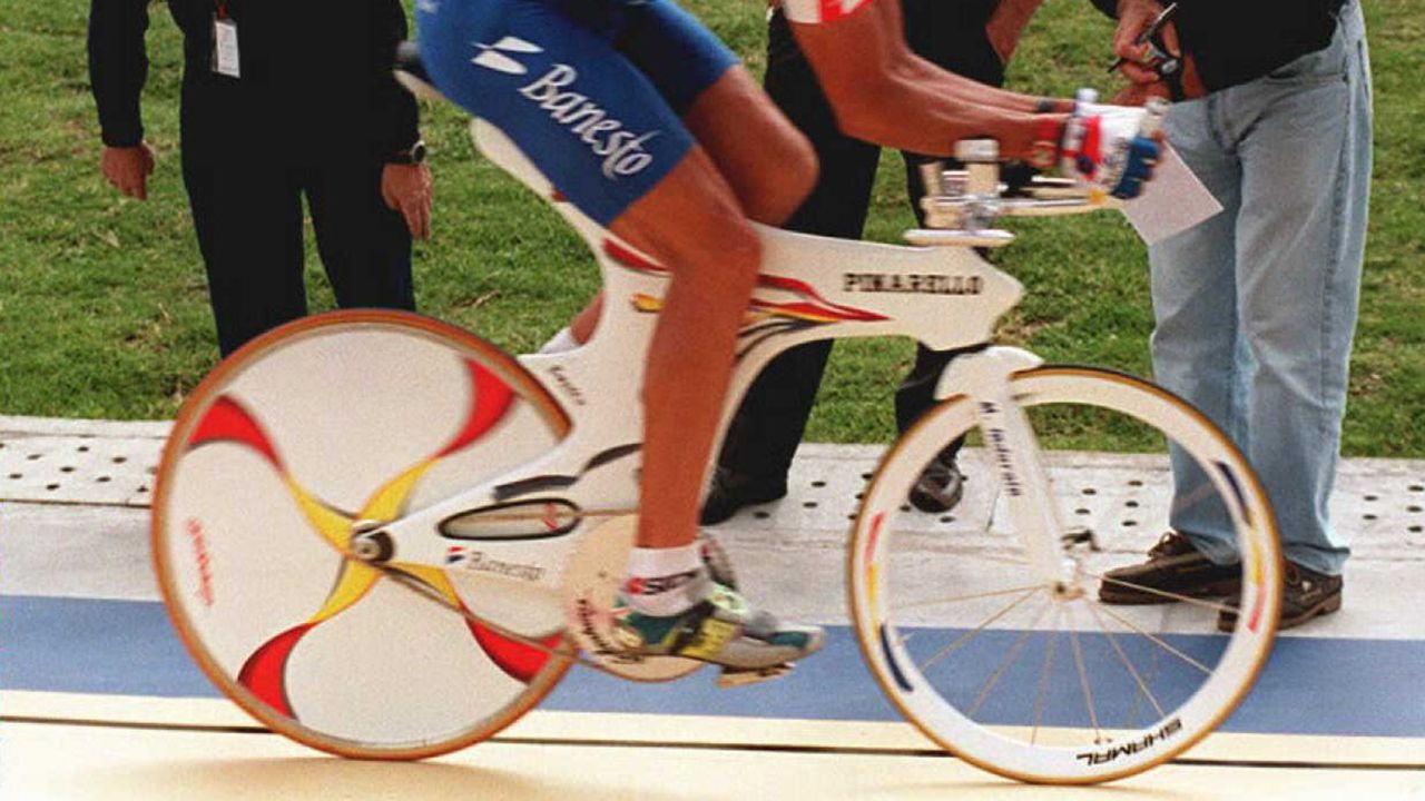 1994: Miguel Indurain took the record aboard this Pinarello Espada, riding 53.040km