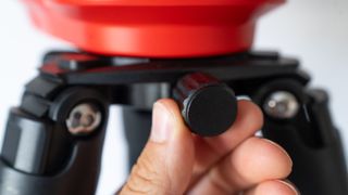 白色背景上的 Unistellar Odyssey Pro 智能望遠鏡