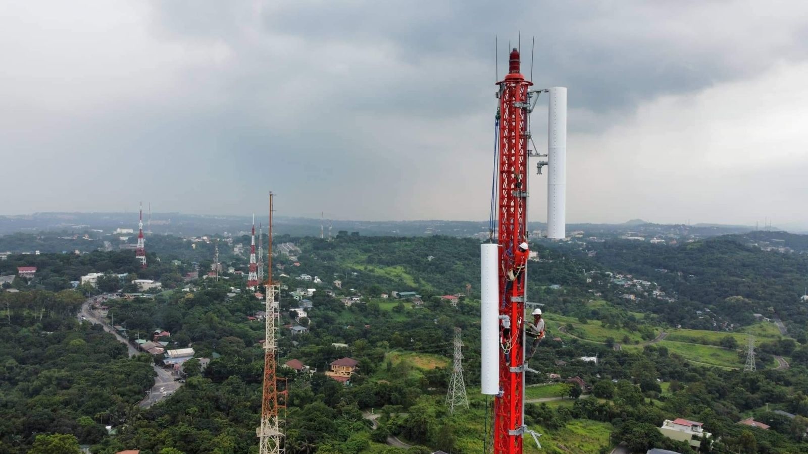 Dielectric antenna
