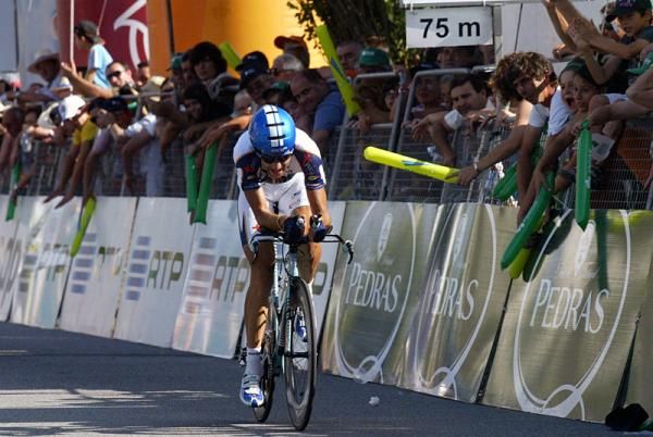 David Blanco (Palmeiras Resort / Tavira) powers to the finish line in Viseu.
