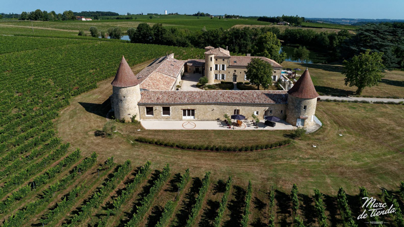 Restored ch&amp;acirc;teau in the Entre-deux-Mers