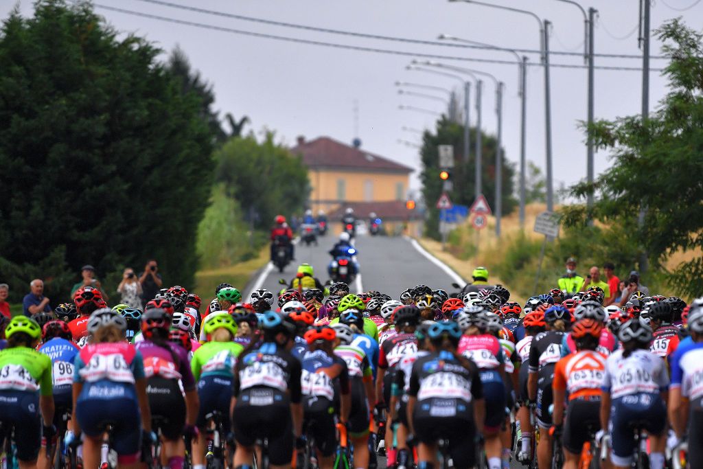 OVADA ITALY JULY 04 The peloton during the 32nd Giro dItalia Internazionale Femminile 2021 Stage 3 a 135km stage from Casale Monferrato to Ovada GiroDonne UCIWWT on July 04 2021 in Ovada Italy Photo by Luc ClaessenGetty Images