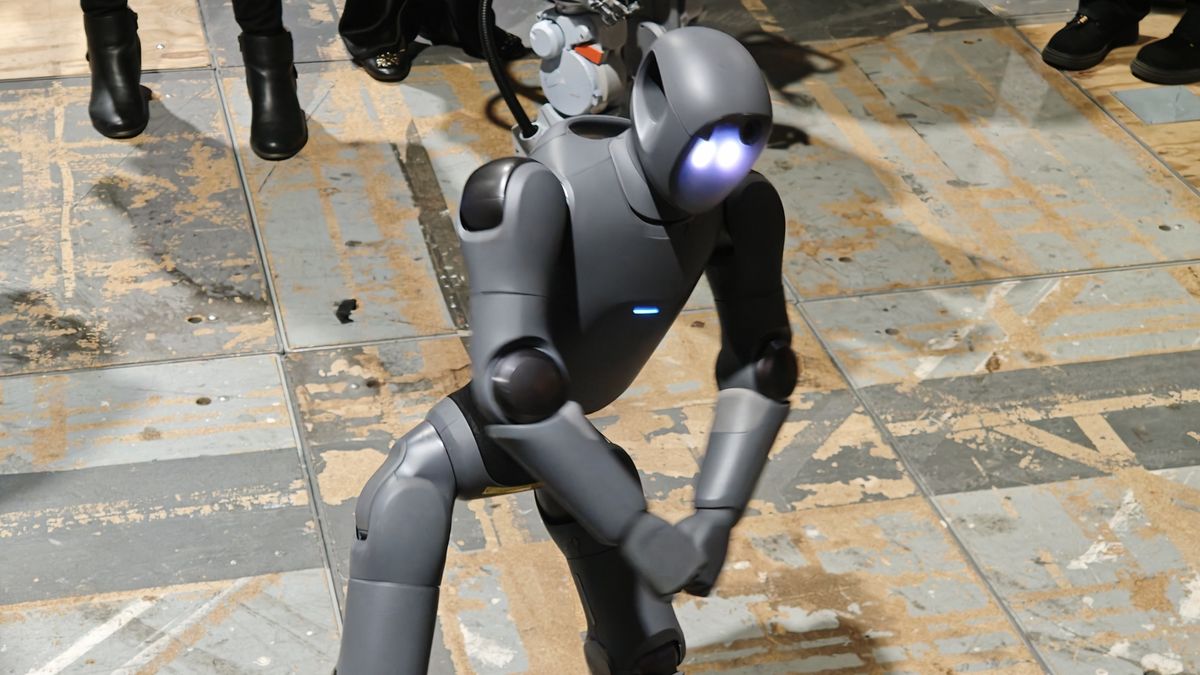 PrimeBot Q1 dancing