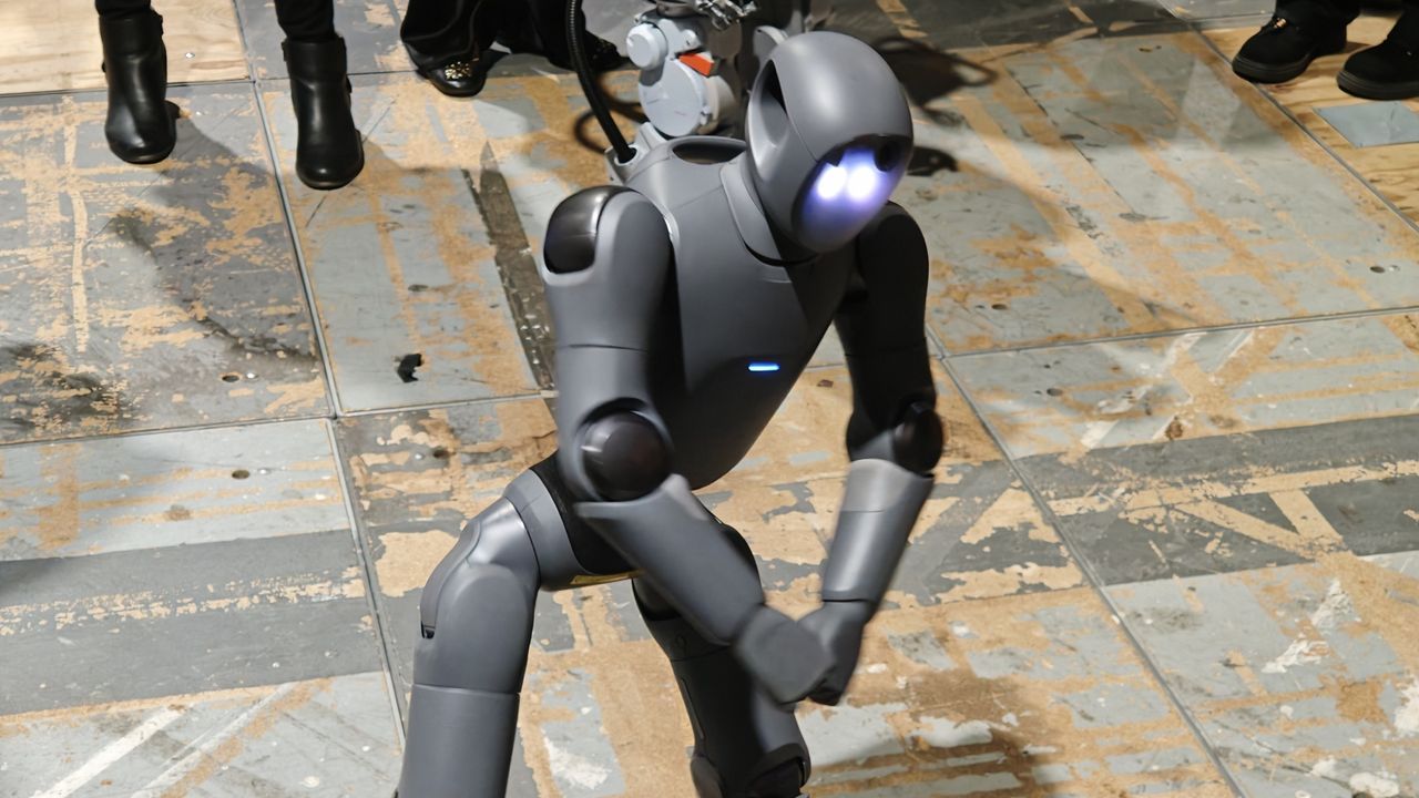 PrimeBot Q1 dancing