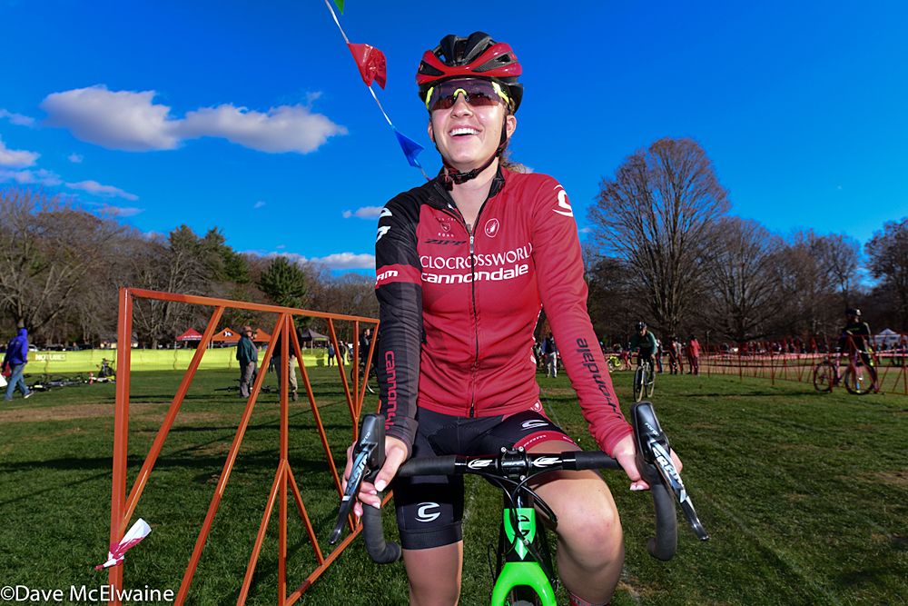 Emma White (Cyclocrossworld.com) was expected to give Noble another good battle