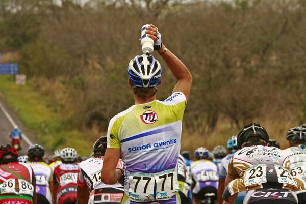Aldo Ino Ilesic douses himself with water to cool down.