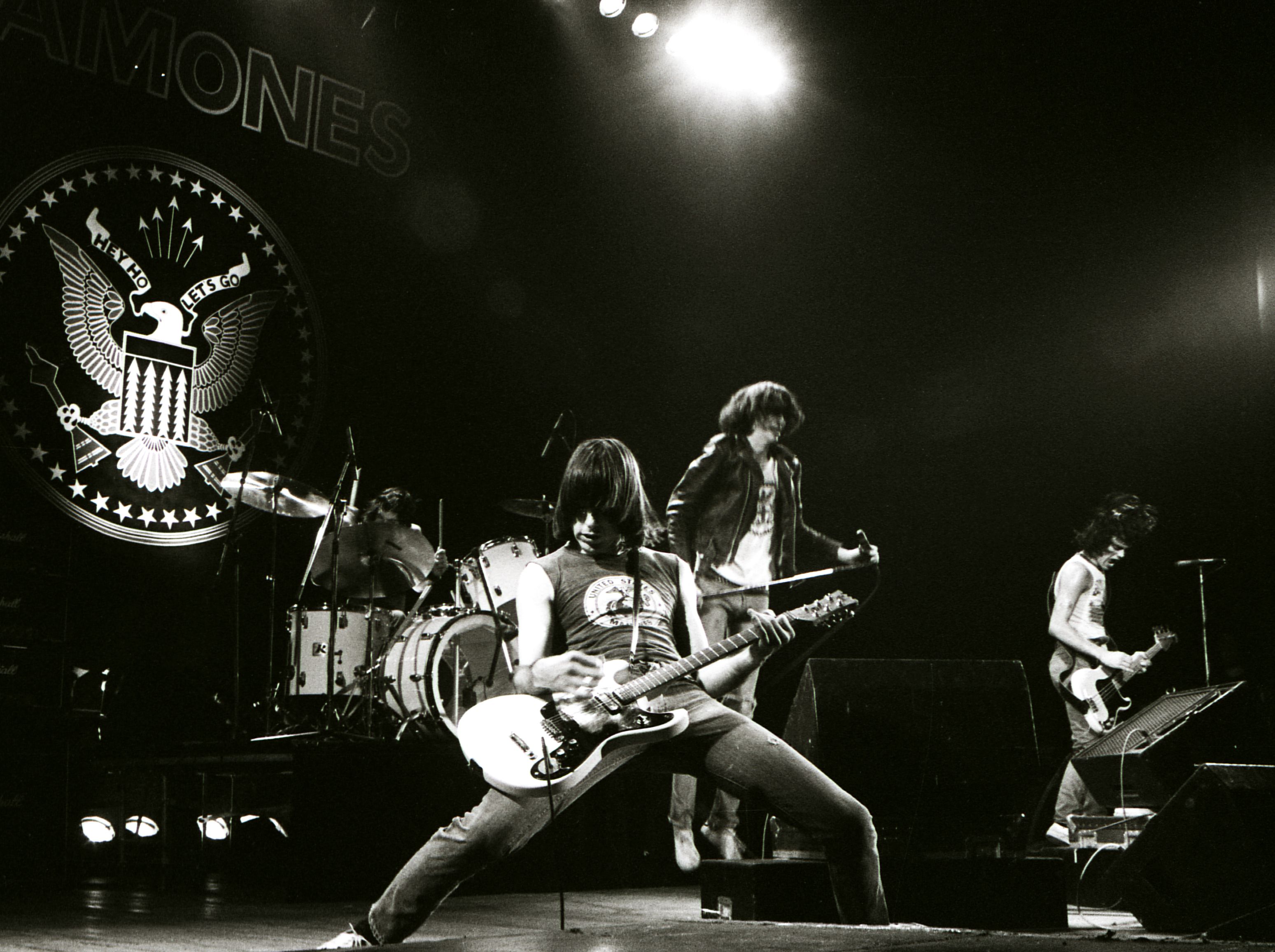 SKRBL_ Sheila Rock RAMONES at Hammersmith Odeon 3 (1)