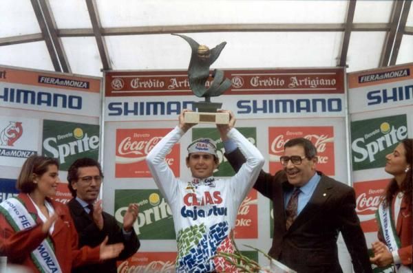 Tony Rominger raises his winner's trophy after winning in 1992
