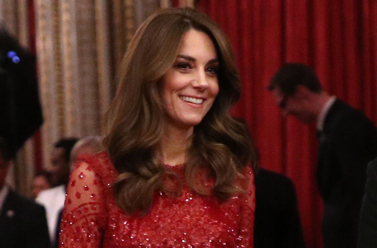 Duchess of Cambridge wows in stunning gown from high street favourite ...